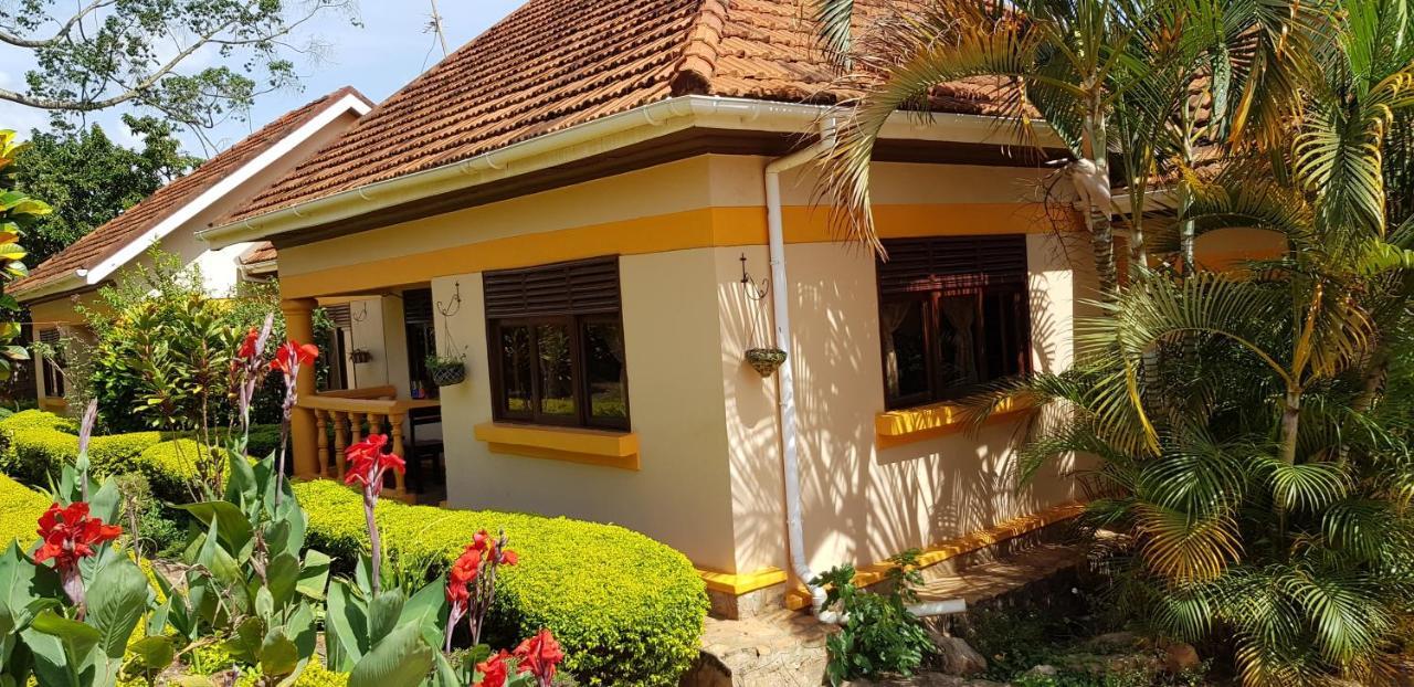 Keelan Ace Villas Kampala Szoba fotó