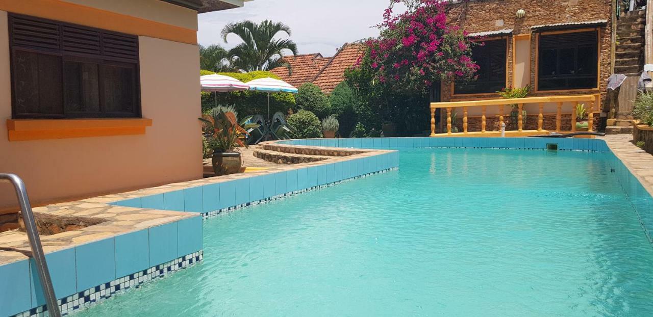 Keelan Ace Villas Kampala Szoba fotó